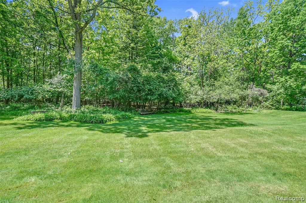 5693 Hunters Gate Drive, Troy, MI 48098 — Photo 45