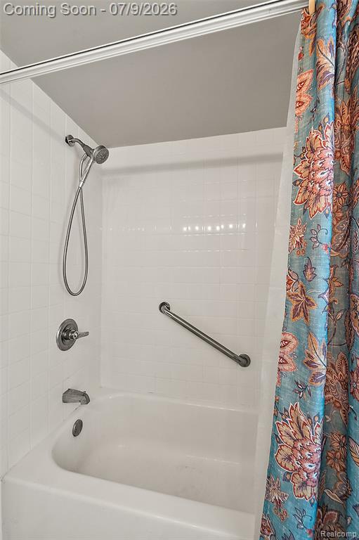 930 Little Hill Court, Rochester Hills, MI 48307 — Photo 35