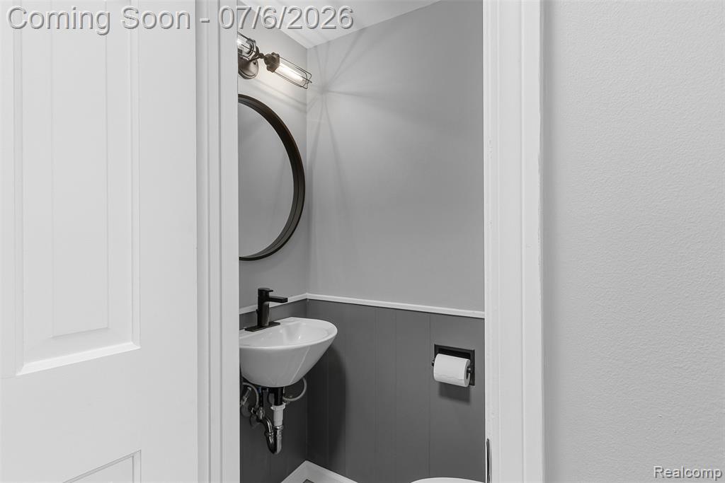 906 E Kearsley Street, Flint, MI 48503 — Photo 17
