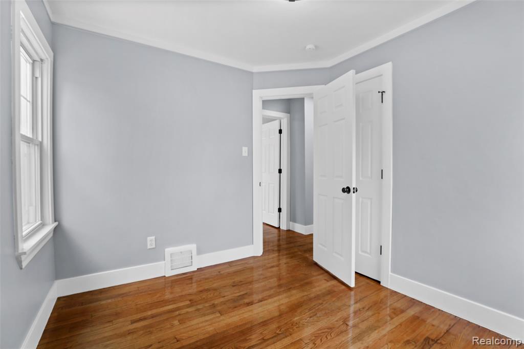 1990 Regina Avenue, Lincoln Park, MI 48146 — Photo 11