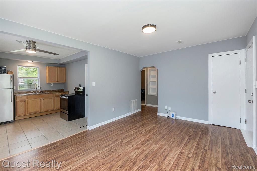 731 EMERSON Avenue, Pontiac, MI 48340 — Photo 5