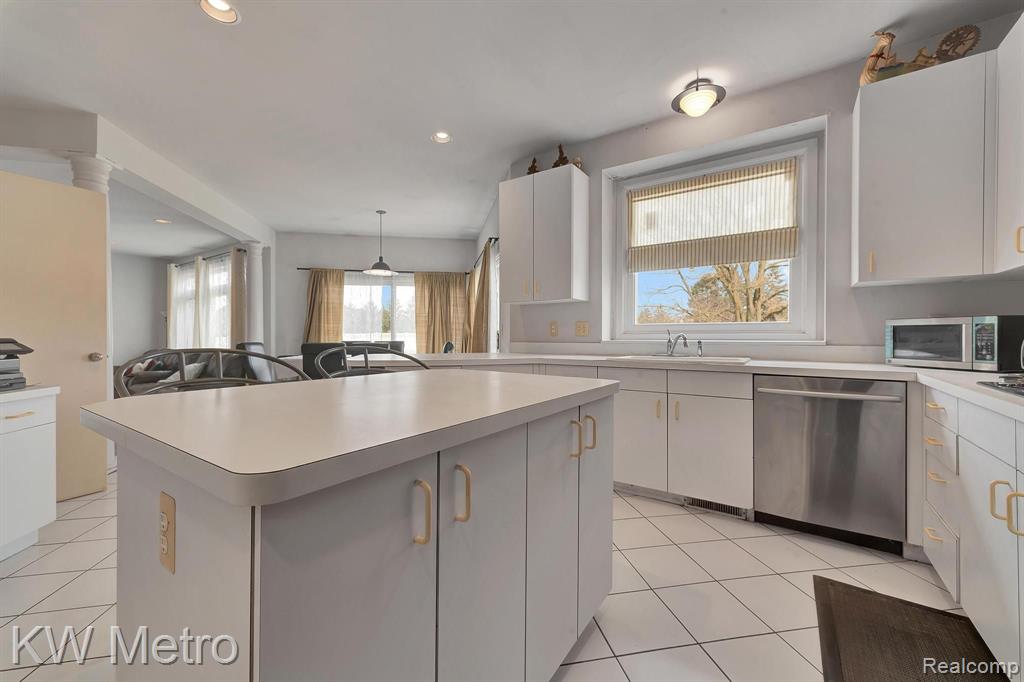6250 STONEBRIDGE, West Bloomfield, MI — Photo 11