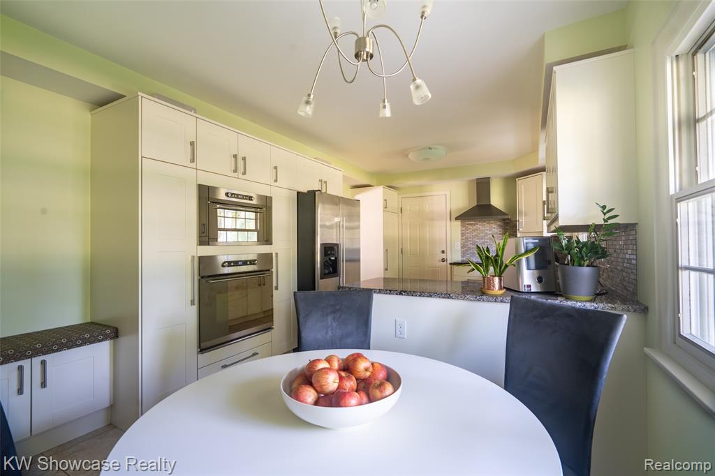 7000 Pebblecreek Road, West Bloomfield, MI — Photo 9