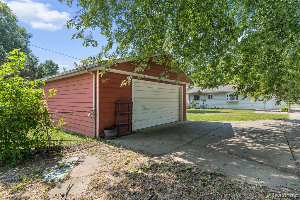 9381 Pardee Road, Taylor, MI 48180 — Photo 24