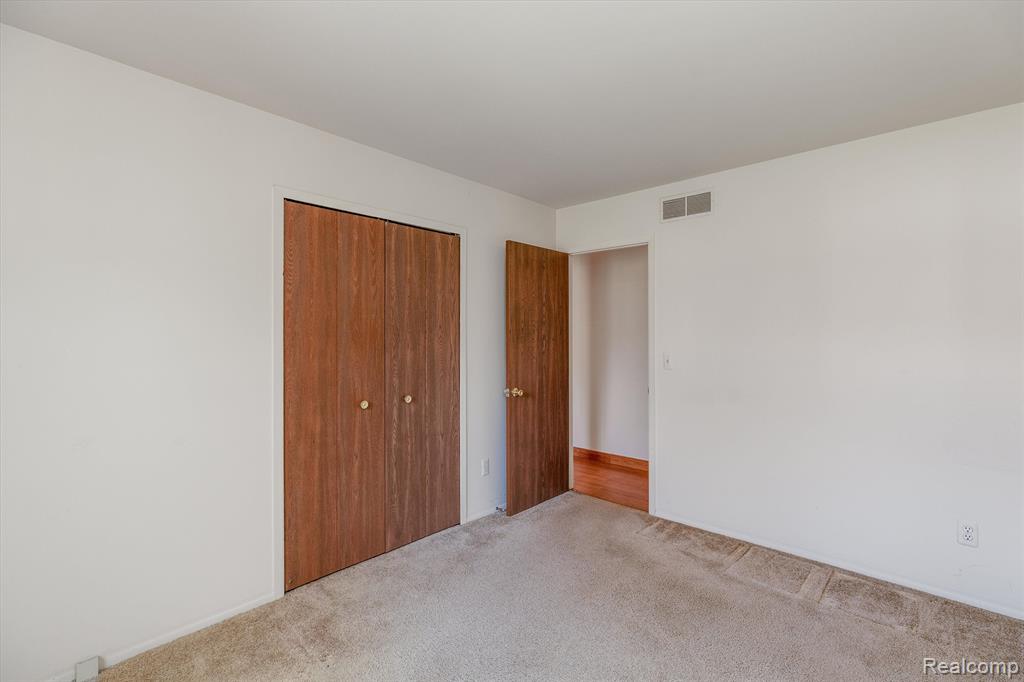 8625 BROUGHAM Drive, Sterling Heights, MI 48312 — Photo 15