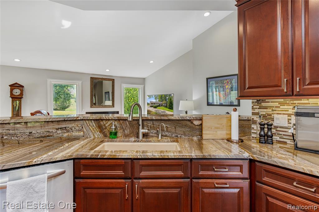 4261 Lakeridge Court, Bloomfield Hills, MI 48302 — Photo 27