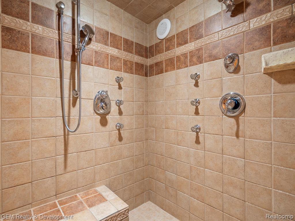 7487 KENNINGTON Boulevard, West Bloomfield, MI — Photo 32