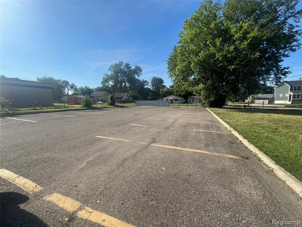 427 E 8 Mile Road, Hazel Park, MI 48030 — Photo 2