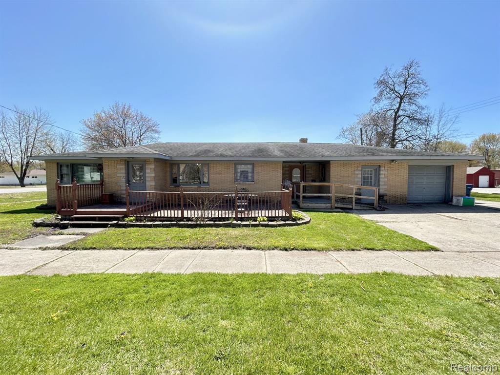 105 W MAPLE Street, St. Charles, MI 48655 — front exterior