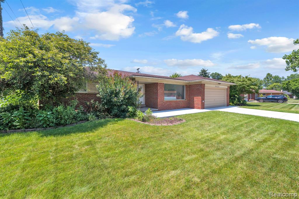 26327 Woodworth Circle, Dearborn Heights, MI 48127 — Photo 46
