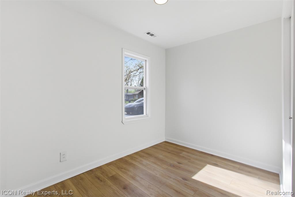 6759 Buckland Avenue, West Bloomfield, MI 48324 — Photo 9