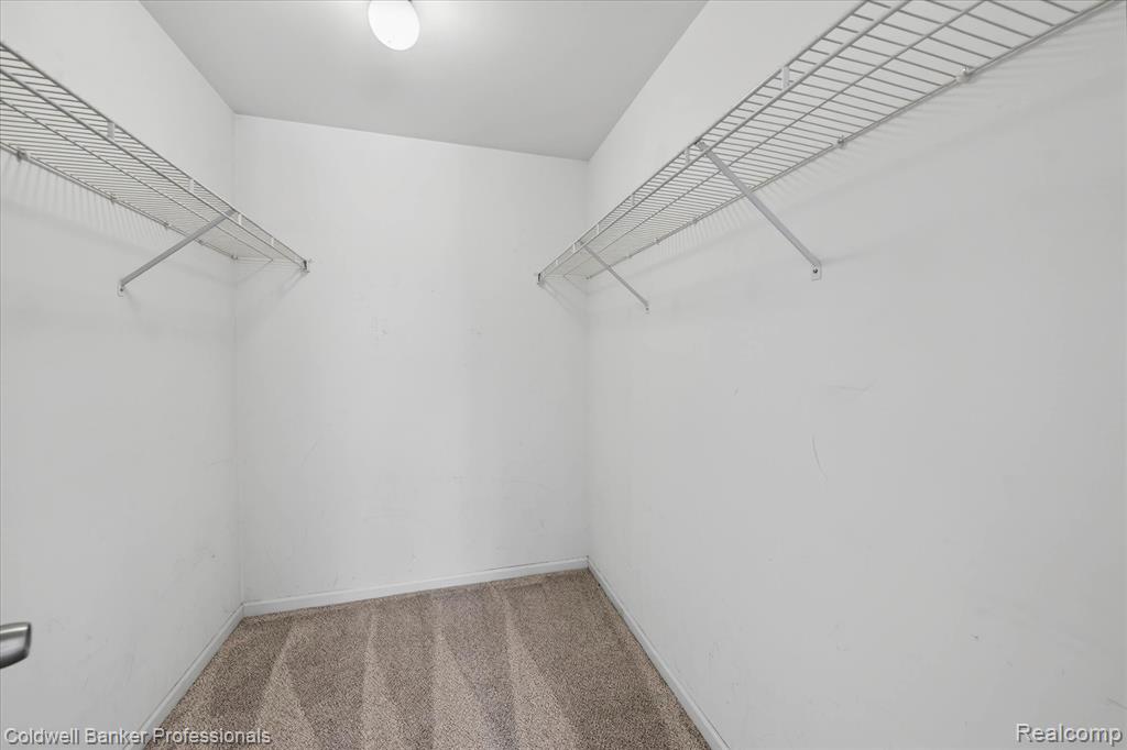 639 Andover Woods Drive, Fenton, MI 48430 — Photo 17