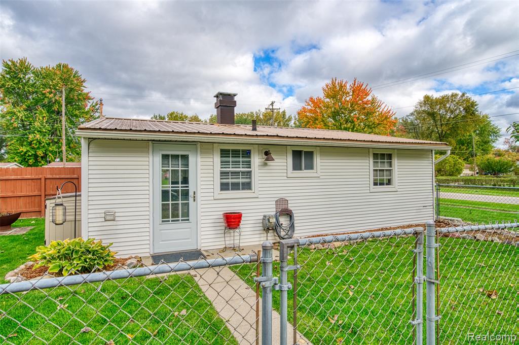 701 MARY Court, Fenton, MI 48430 — Photo 22