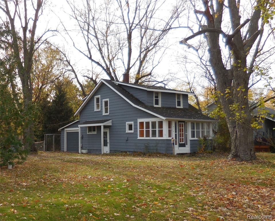 515 Skinner, Highland, MI — front exterior