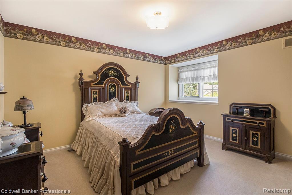 49148 Driftwood Dr, Shelby Twp, MI 48317 — Photo 16