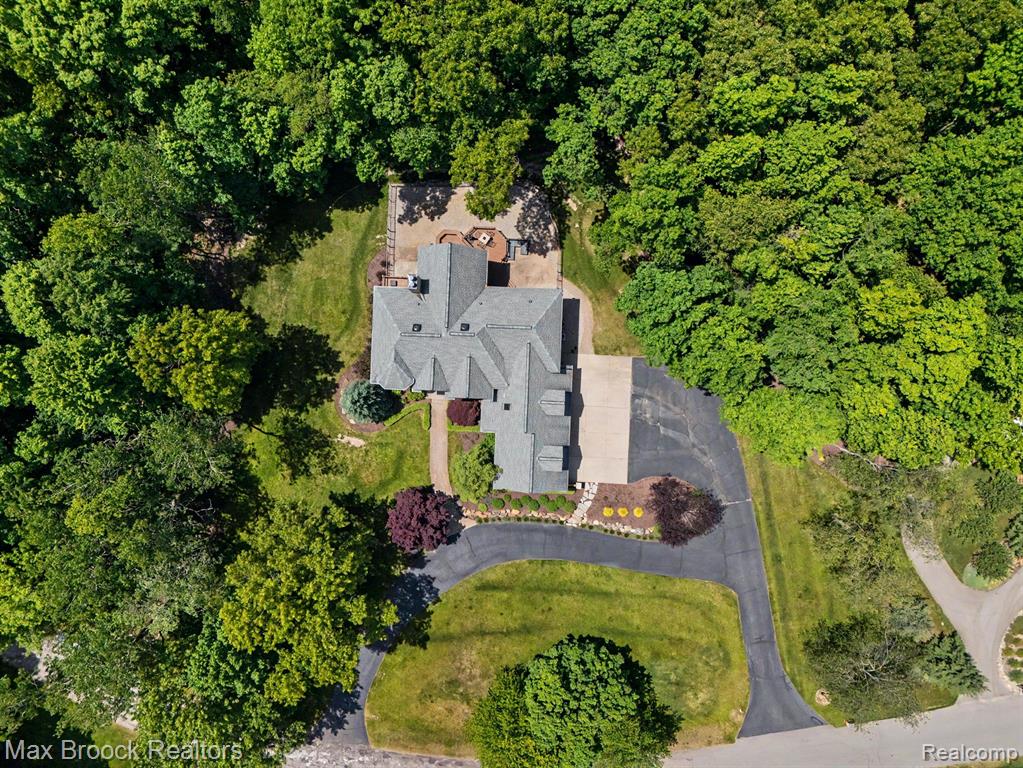 1300 Oak Hollow Drive, Milford, MI 48380 — Photo 53