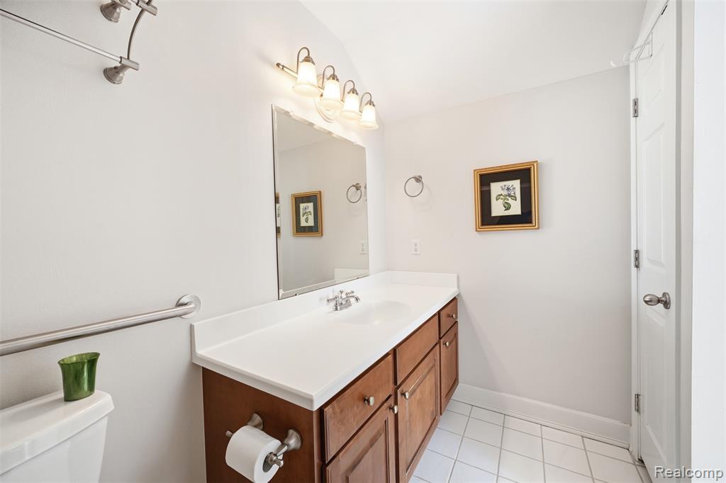 42192 Lochmoor Street, 35, Clinton Twp, MI 48038 — Photo 25