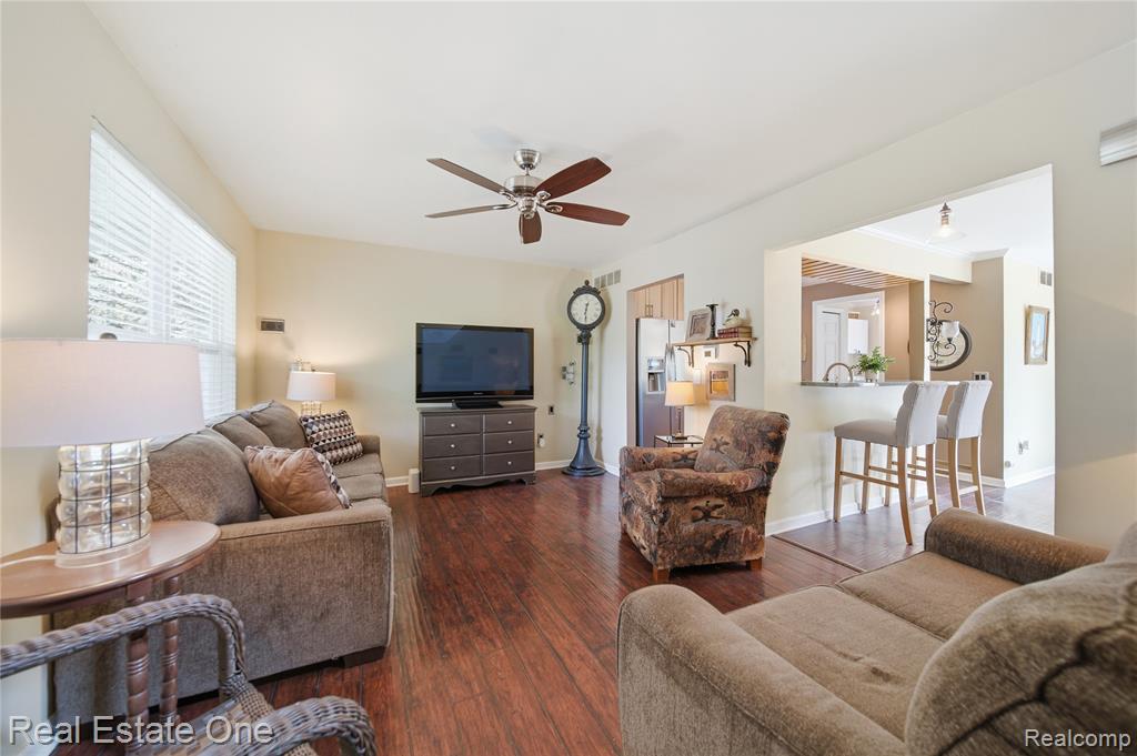 415 Ventnor Commons, Howell, MI 48843 — Photo 6