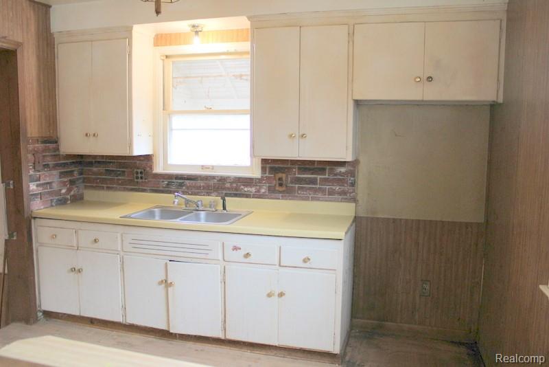 6354 Buckingham Avenue, Allen Park, MI 48101 — Photo 8
