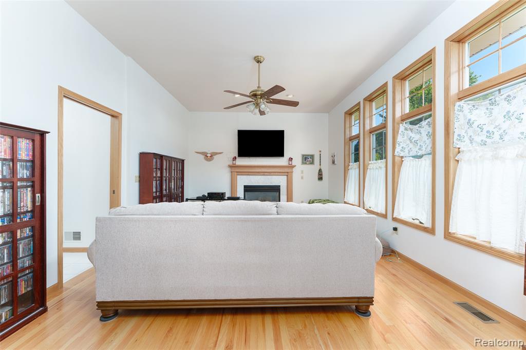 5382 Meadowlawn Road, Fowlerville, MI 48836 — Photo 18