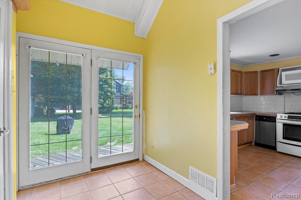 46056 SUNSET Street, Northville, MI 48167 — Photo 18