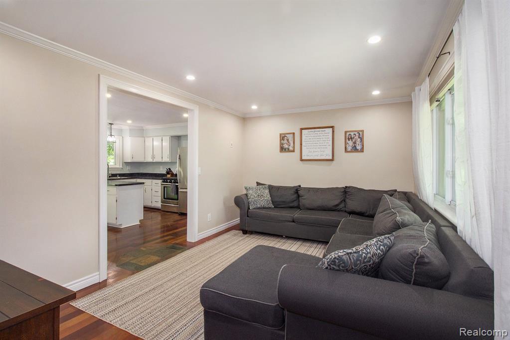 4361 W HIGHLAND Road, Milford, MI 48380 — Photo 6