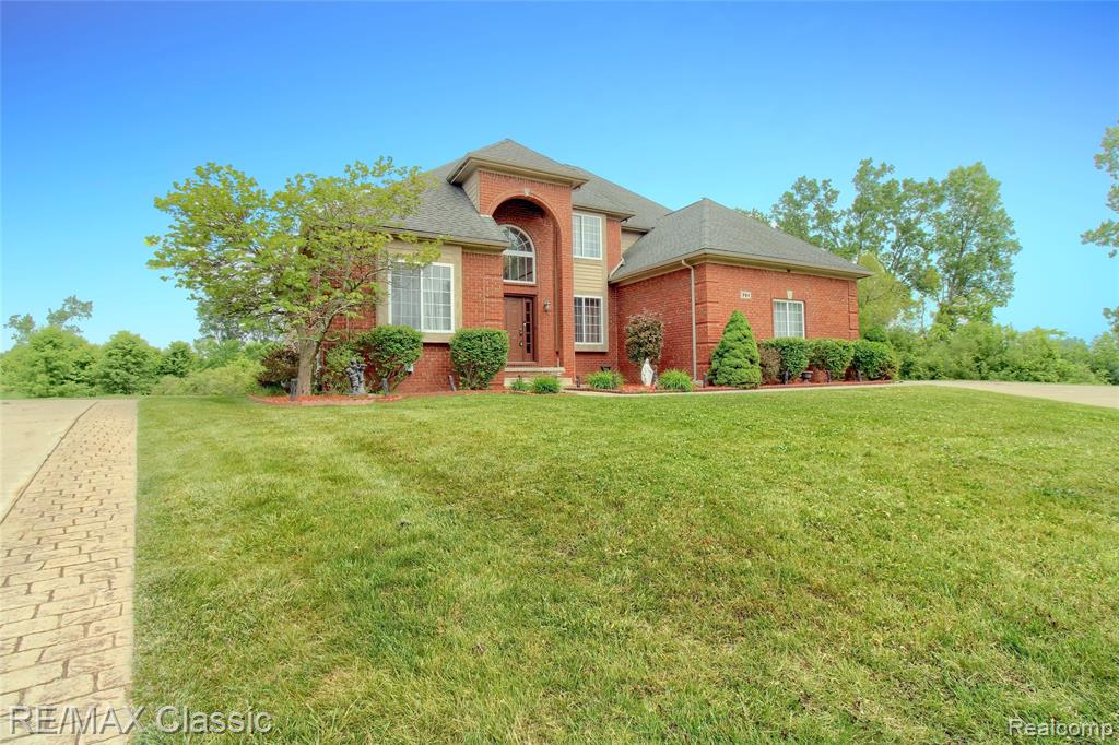 761 Nissen Court, Wixom, MI 48393 — Photo 2