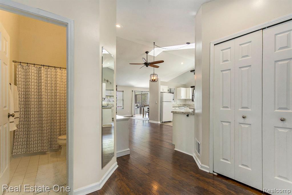 7473 OAKLAND HILLS Drive, Ypsilanti, MI 48197 — Photo 9