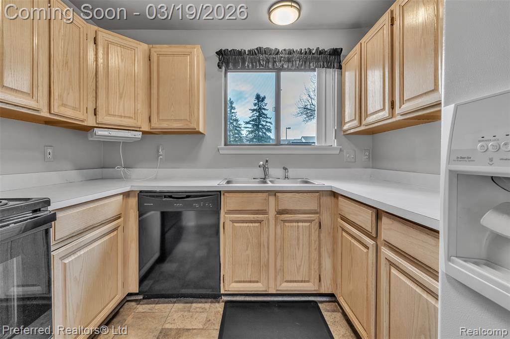 42751 Lilley Pointe Drive, Canton, MI 48187 — Photo 14