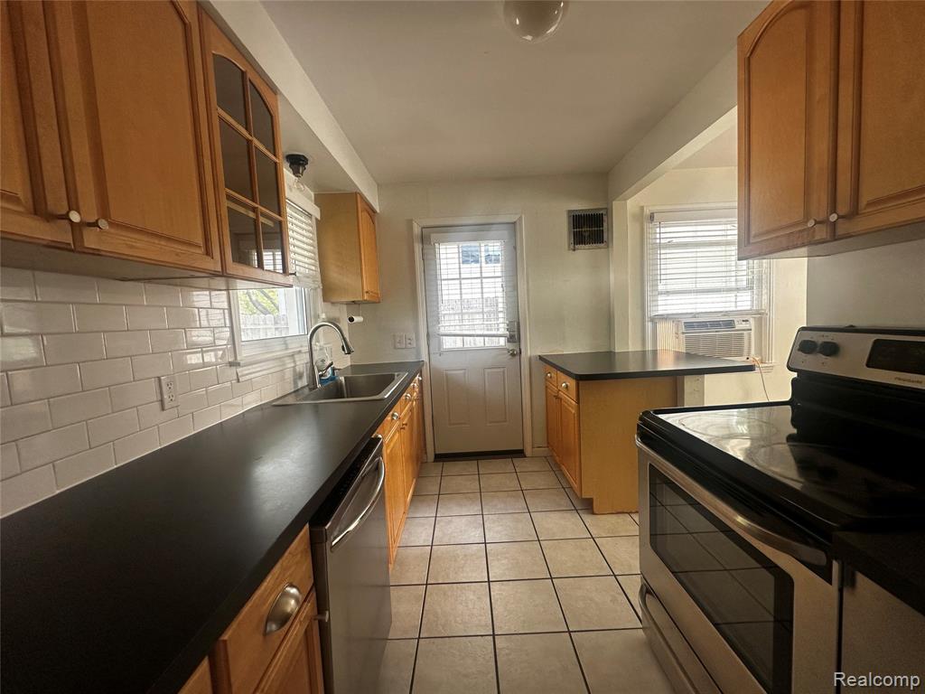 4614 Olivia Avenue, Royal Oak, MI 48073 — Photo 9