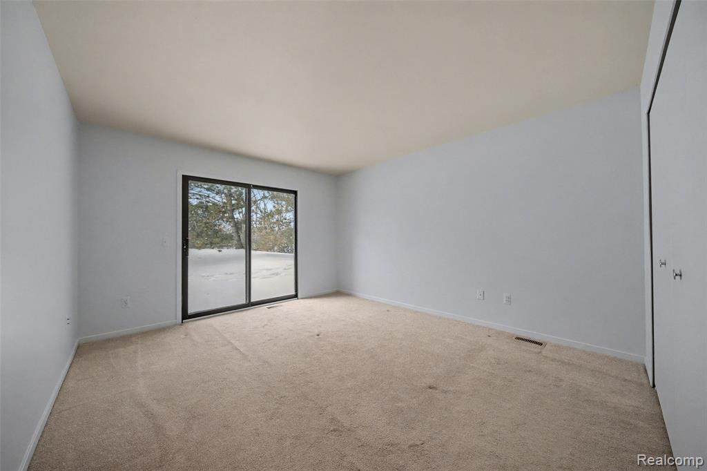 705 Preston Court, Rochester Hills, MI 48307 — Photo 16