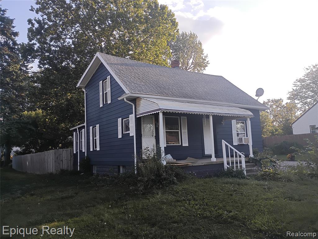 949 Boston Avenue, Waterford, MI 48328 — front exterior