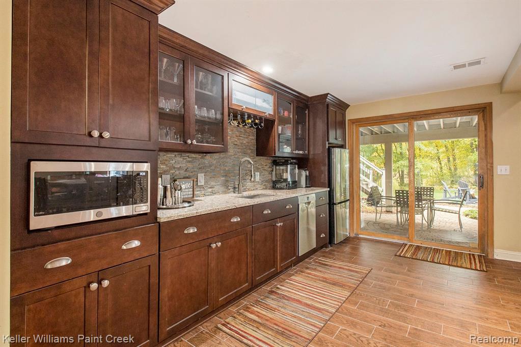 556 ORCHARD RIDGE Drive, Lake Orion, MI 48362 — Photo 28