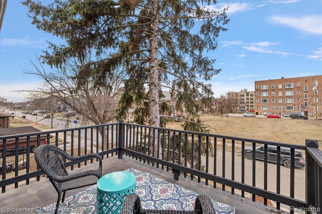 649 GLADSTONE Street, Detroit, MI 48202 — Photo 43