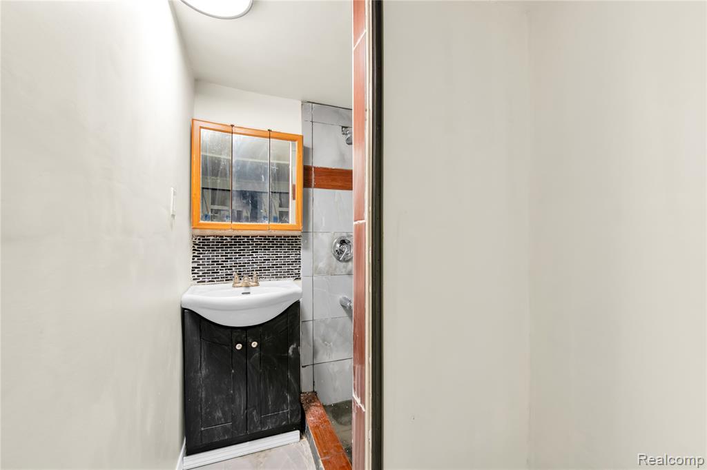 5045 Sobieski Street, Detroit, MI 48212 — Photo 21