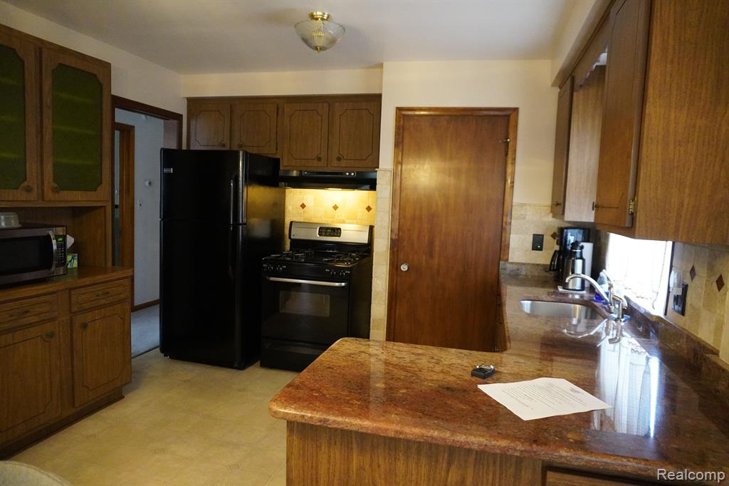 8098 SUNBURST, Center Line, MI 48015 — Photo 7