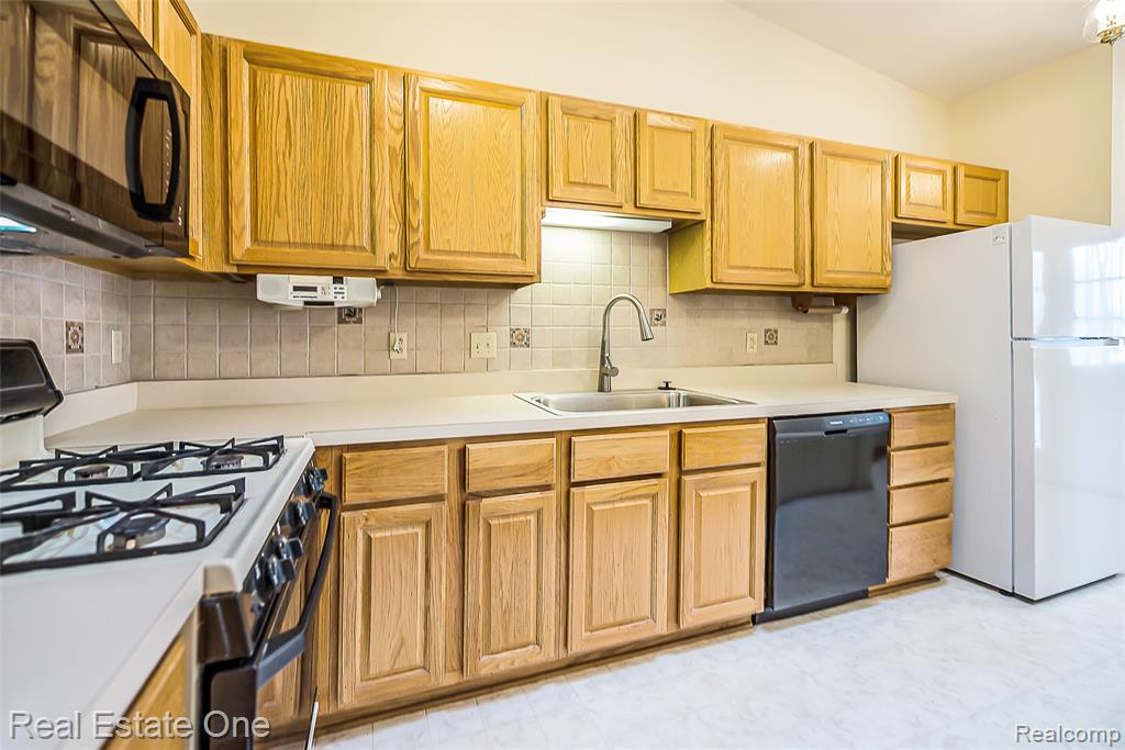 62360 Arlington Circle, 2, South Lyon, MI 48178 — Photo 11