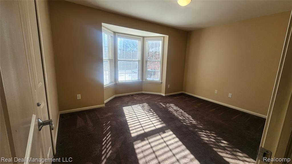 6146 Lone Oak Circle, Grand Blanc, MI 48439 — Photo 13