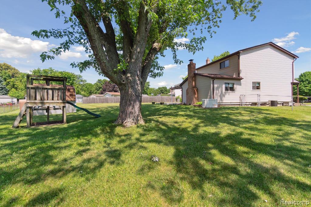 6169 Barker Circle, Waterford, MI 48329 — Photo 33