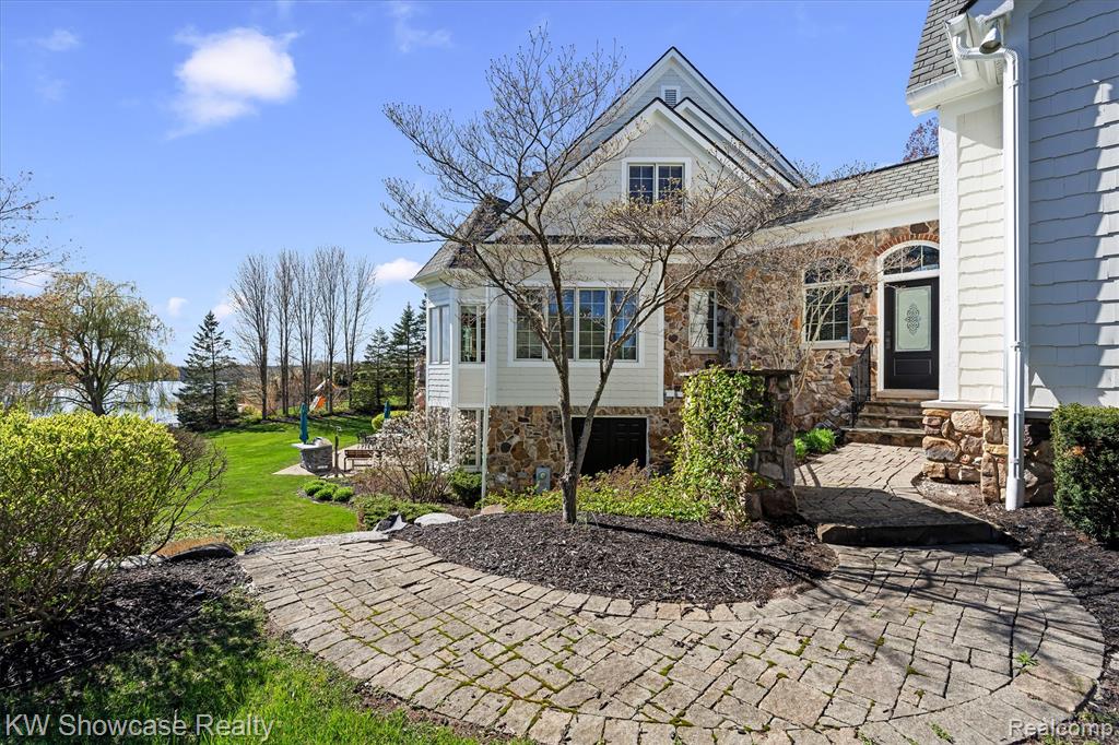 4334 Terra Ridge Drive, Milford, MI 48381 — Photo 13