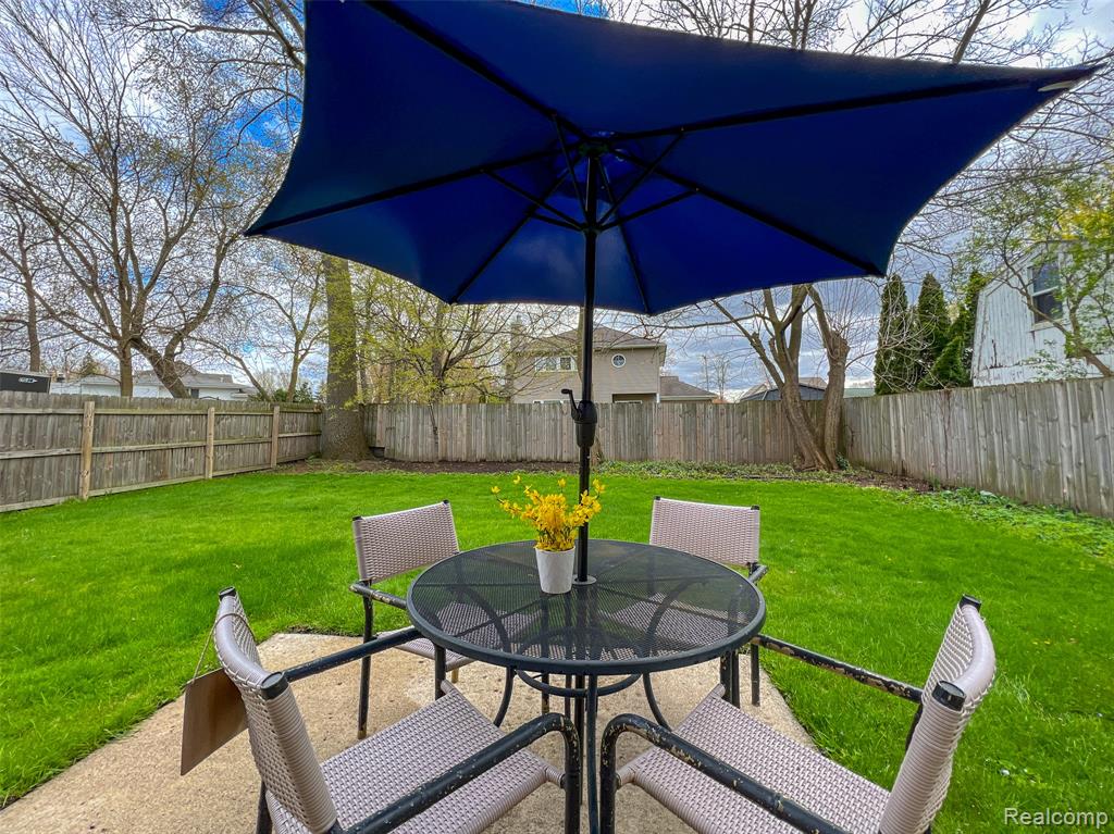 8603 Hibbing Street, Commerce Twp, MI 48382 — Photo 24