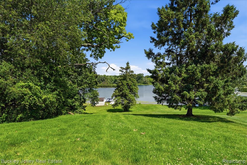 10507 Lafollette Drive, Brighton, MI 48114 — Photo 24