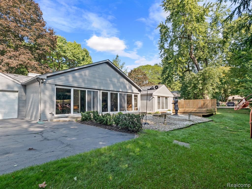 6383 WING LAKE Road, Bloomfield Hills, MI 48301 — Photo 25