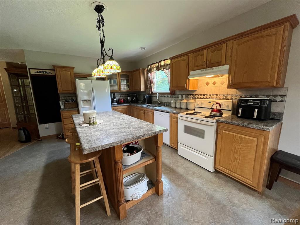 28524 Elwell Road, Belleville, MI 48111 — Photo 56