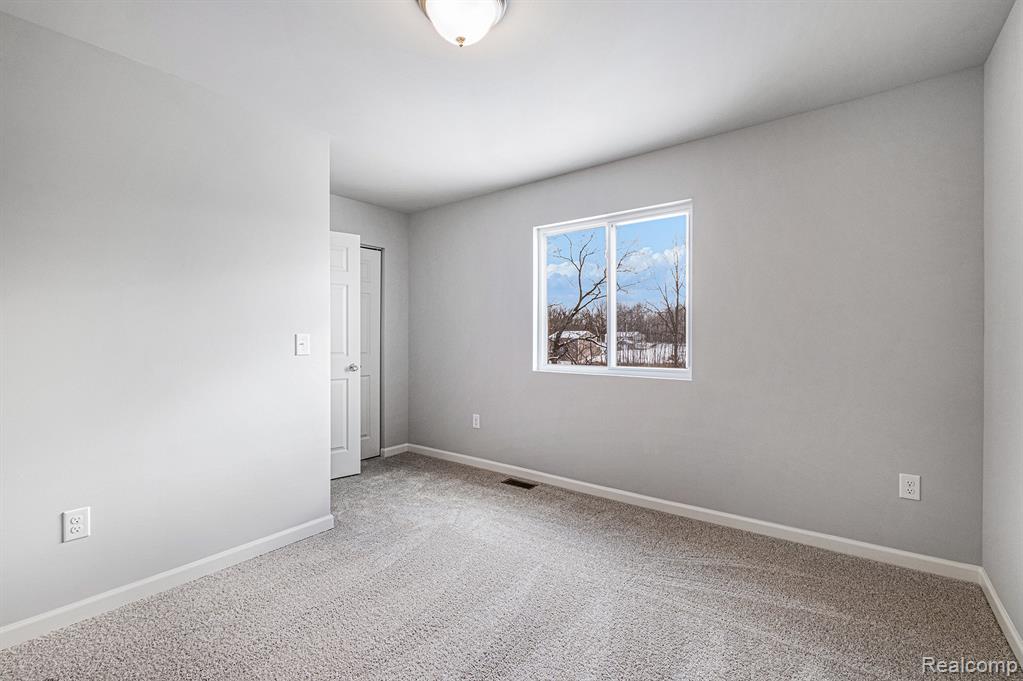 114 Forest Way, Davisburg, MI 48350 — Photo 16