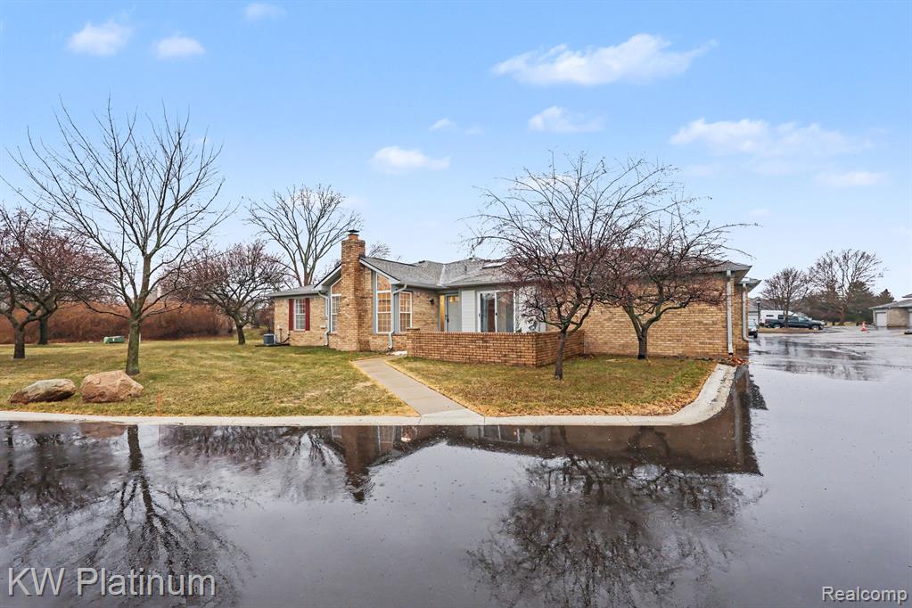 48459 Hudson Bay Court, Utica, MI 48315 — Photo 4