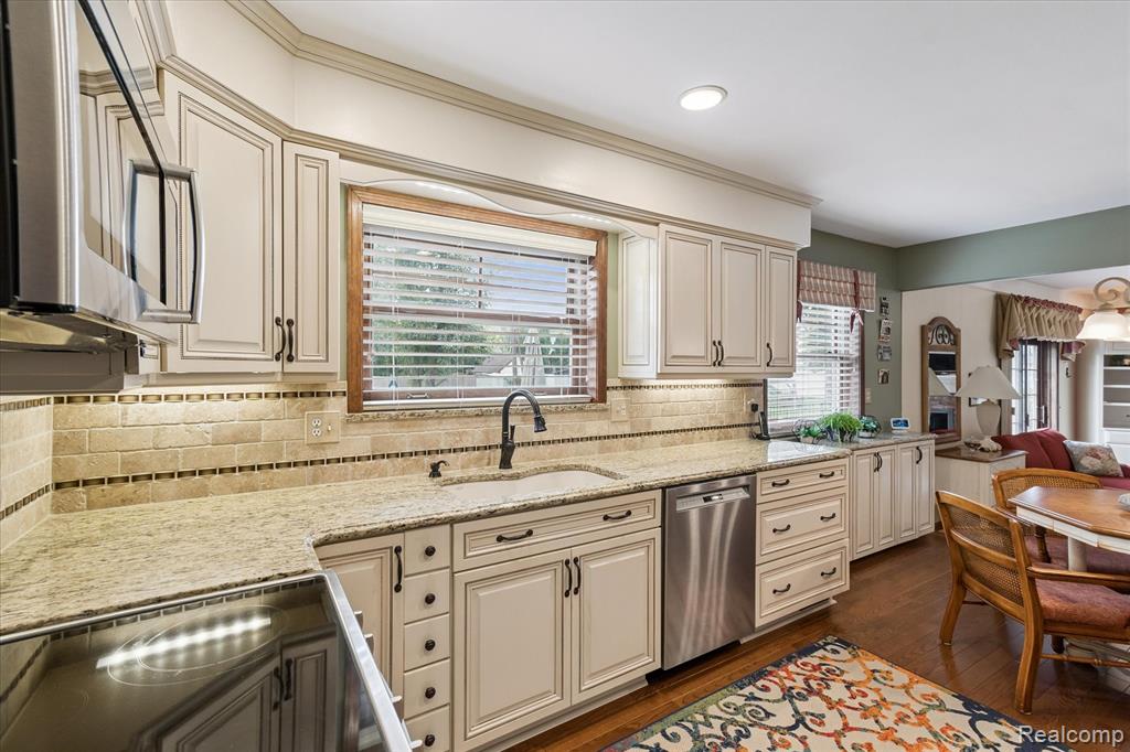 44223 Crofton Court, Canton, MI 48187 — Photo 11