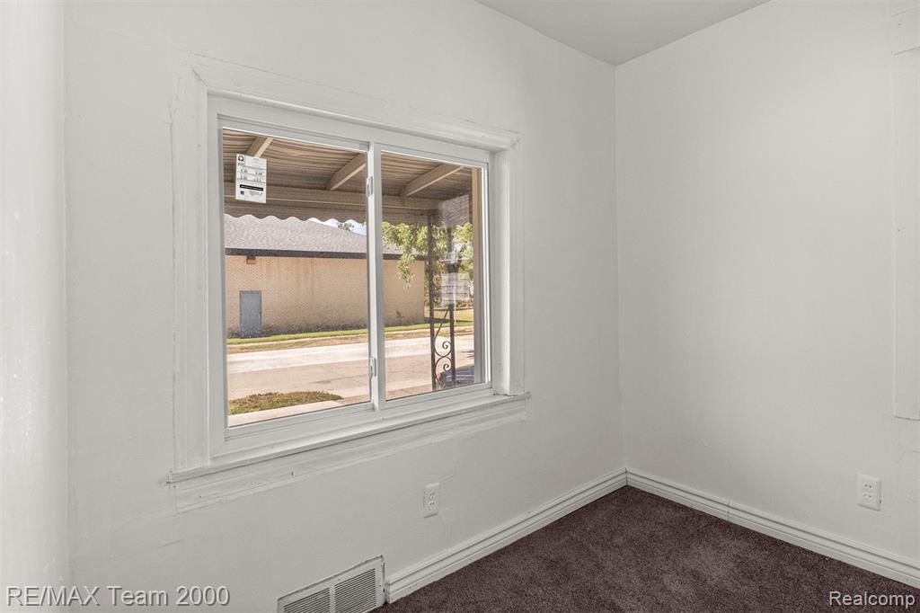 21304 Glen Lodge Road, Royal Oak, MI 48220 — Photo 12