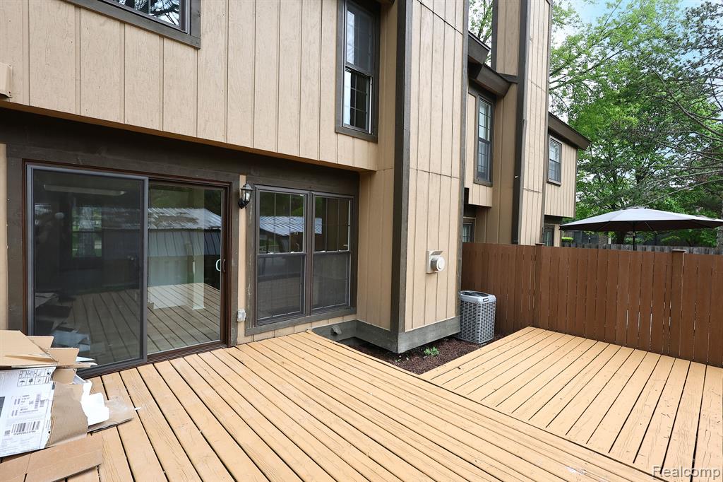 25151 GREENBROOKE Drive, Southfield, MI 48033 — Photo 30