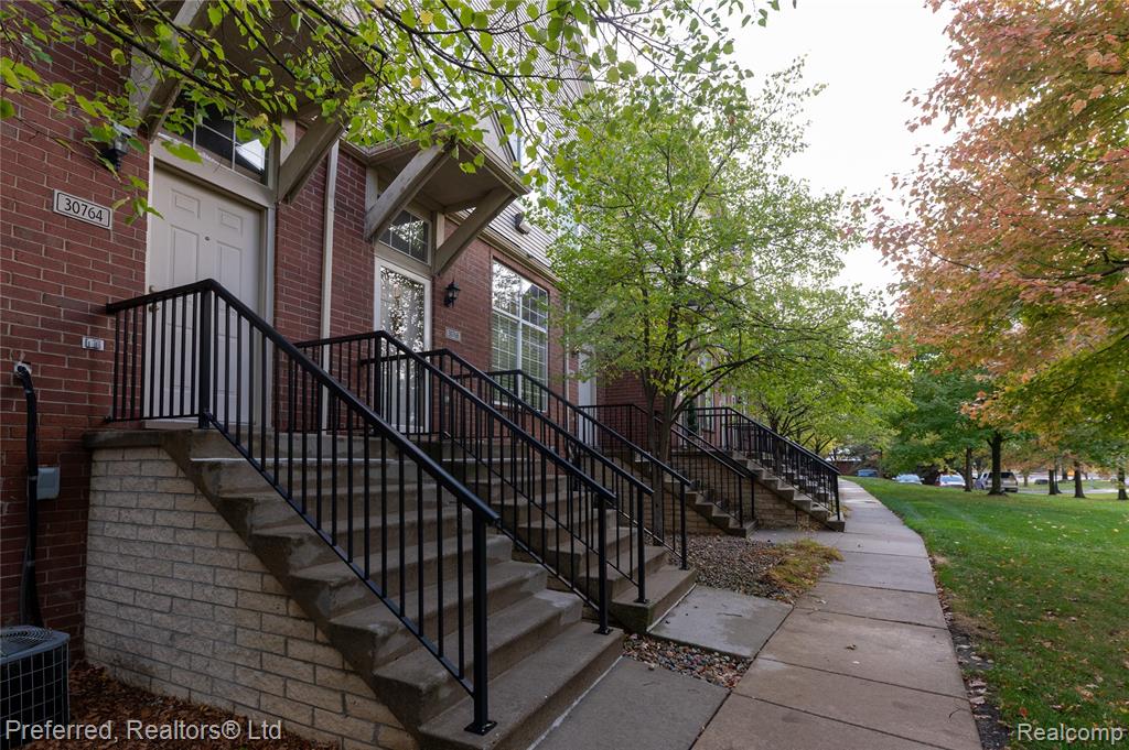 30768 Ardmore Court, 19, Novi, MI 48377 — Photo 2